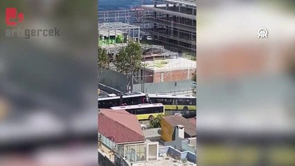 Eminönü'nde İETT otobüsü tramvaya çarptı