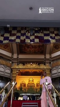 भगवान कृष्ण के दर्शन करने मंदिरों में उमड़े श्रद्धालु