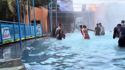 গঙ্গা নদী মে কিভাবে চান করা হয় দেখুন 2023