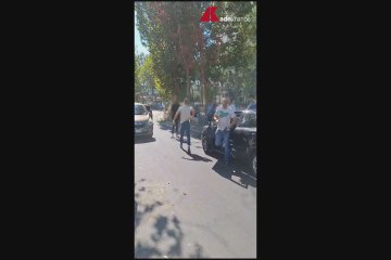 Roma, volontaria aggredita a Tor Bella Monaca: responsabile portato via dagli agenti - Video