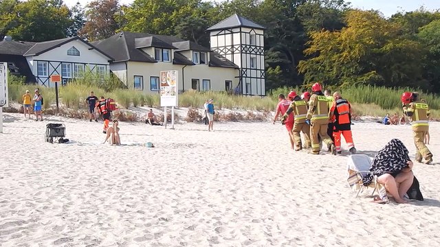 Na plaży w Ustce tonął pijany mężczyzna