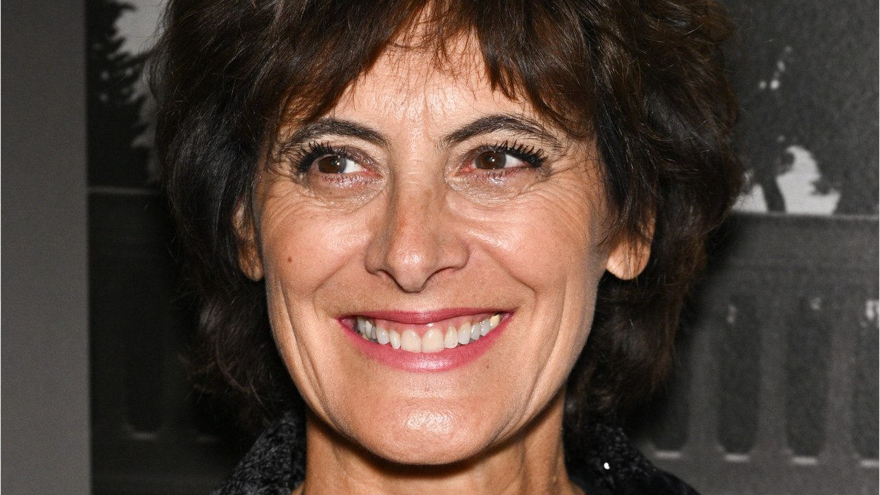 GALA VIDEO - Inès de la Fressange à l’aise avec son âge : ses petits-enfants l’appellent “Mémé”