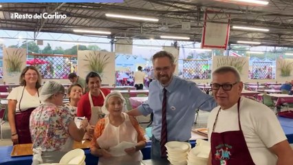 Il sindaco Lepore incontra i volontari della Festa dell'Unit?. E 'cucina' anche il granchio blu