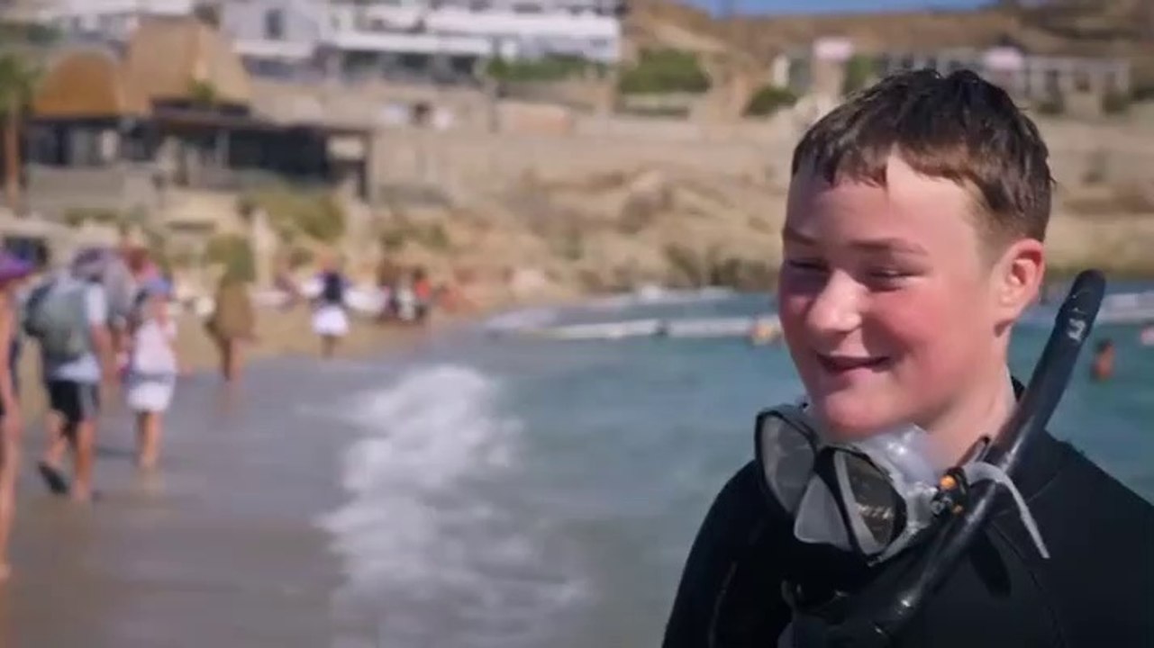 The Cruise Fun Loving Brits.At Sea S01E20