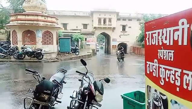 हल्की बरसात से तापमान में 3 डिग्री की गिरावट, दिन में उमस से परेशान रहे लोग