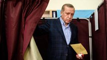 Elezioni in Turchia, Erdogan al seggio: «Rispetteremo il volere del popolo»