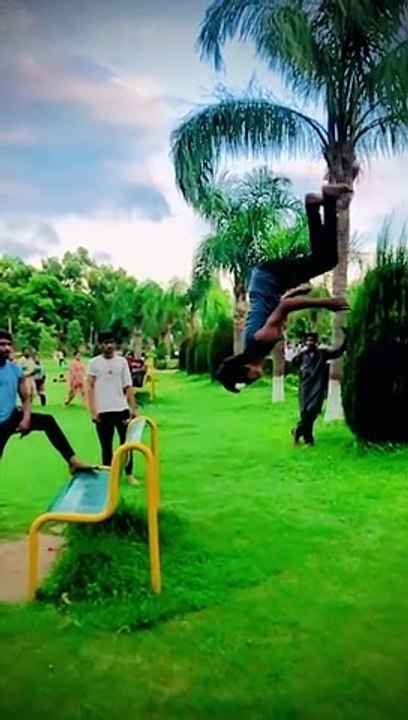 Bro attracted people around | Back flip from hieght | Bro has Extreme level of tallent