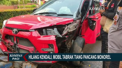 Download Video: Diduga Hilang Kendali, Mobil Tabrak Tiang Pancang Monorel di Kuningan Jakarta