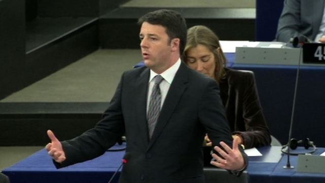 Renzi invita a salutare Napolitano «un convinto europeista», l’applauso dell’aula