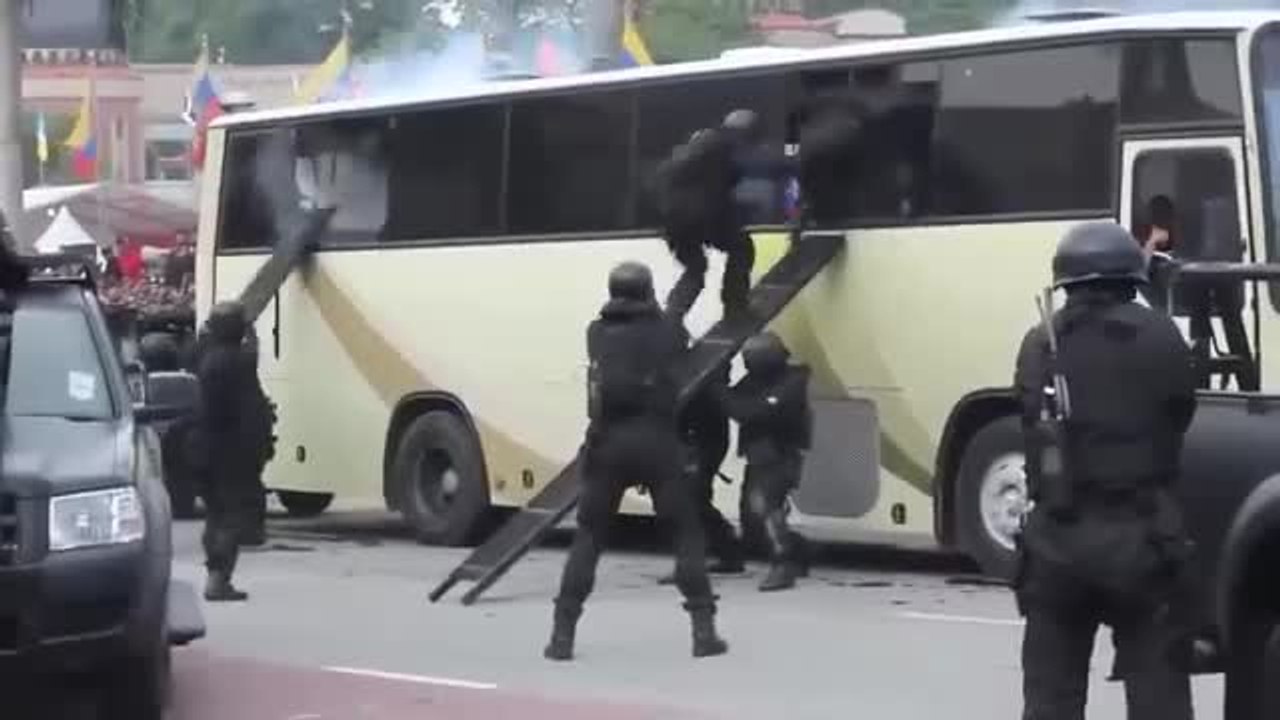 Malesia, corpi speciali liberano un bus preso in ostaggio in 50 secondi