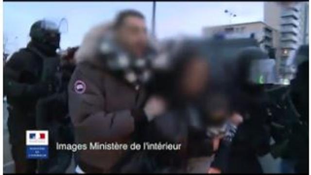 Francia: i blitz contro i terroristi nelle immagini della polizia