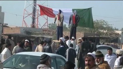 Pakistan, bruciata bandiera italiana in piazza. Ma è un errore