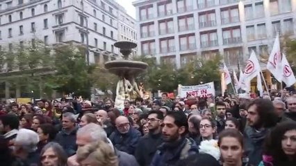 Presidio in piazza Fontana, si canta la Marsigliese