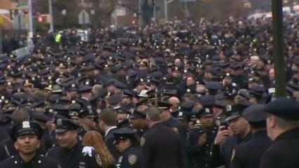 Usa, De Blasio ancora contestato ai funerali dell'agente Liu