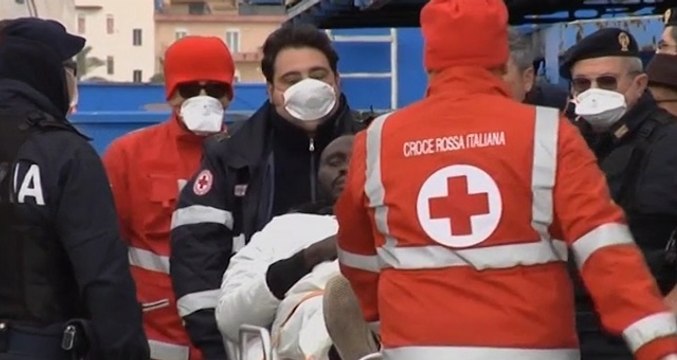 L'arrivo dei migranti a Porto Empedocle