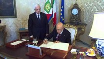 Napolitano firma l’atto di dimissioni