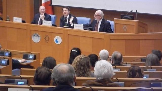 Renzi: «Giornalista che da la colpa al politico e poi la colpa è dei giornalisti»