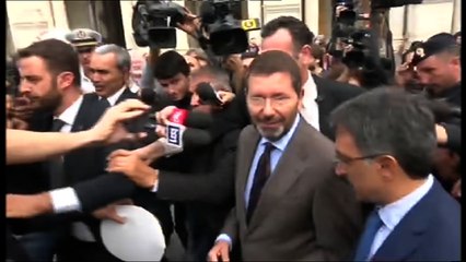 Marino si dimette: lascia l'incarico per celebrare un matrimonio 👰