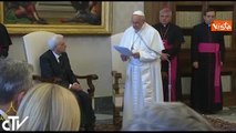 Papa Francesco riceve Mattarella: «Lavoro ai giovani per salvarli dalle tentazioni»