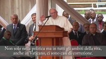 Papa Francesco ai giovani di Nairobi: «La corruzione è come lo zucchero»