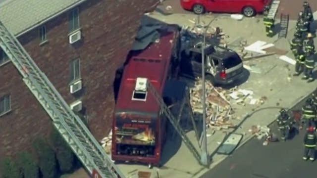 Usa, autobus si schianta nel Queens: 7 feriti