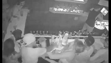 Usa, pugno in faccia a una ragazza:  giocatore di  football cacciato dalla squadra