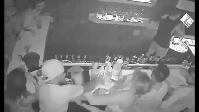 Usa, pugno in faccia a una ragazza: giocatore di football cacciato dalla squadra