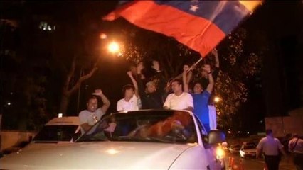 Venezuela, fine del Chavismo. Festa e caroselli a Caracas