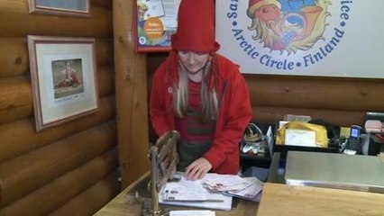 Tra lettere e folletti, duro lavoro per Babbo Natale