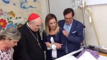 Crocetta  visita  bimbo malato in ospedale, il padre chiede le scuse del presidente