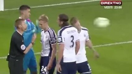 Follia Fabregas, pallonata in testa all’avversario: espulso