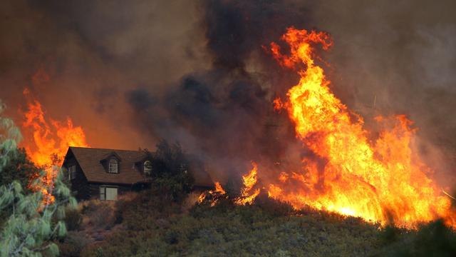 California, incendio a Lake Country: bruciati oltre 15 mila acri di terreno