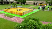 G-20 zirvesi kapsamında liderler Mahatma Gandhi'nin anıt mezarına çelenk bır,aktı