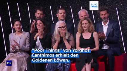 Jubel in Athen: Yorgos Lanthimos erhält Hauptpreis der Mostra für seinen Film "Poor Things"