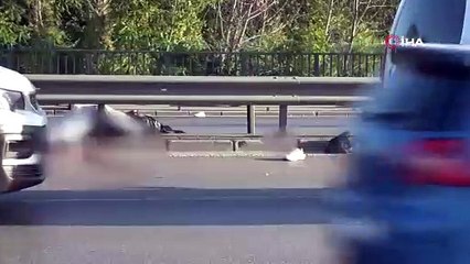 Devrilen motorun sürücüsü bariyerlere çarparak hayatını kaybetti