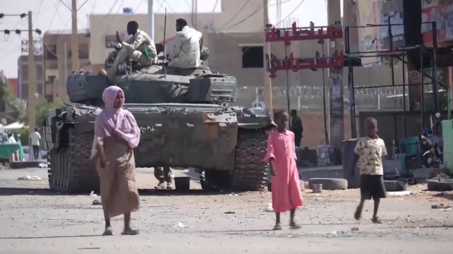 مقتل 23 شخصاً في قصف جوي على جنوبي #الخرطوم.. والجيش السوداني يستهدف مواقع الدعم السريع بمحيط سلاح المدرعات #العربية #السودان
