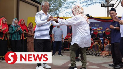 King calls on people to live in harmony, unity