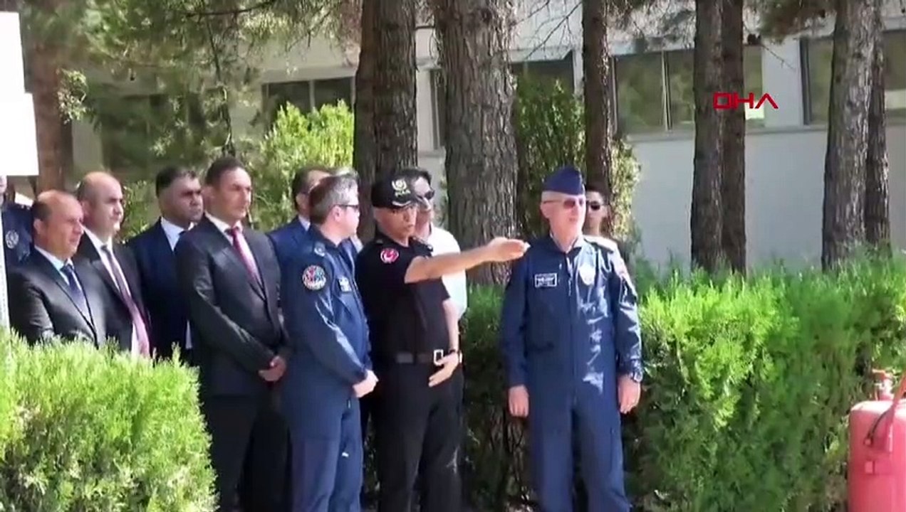 Türkiye'nin İlk Kadın Taarruz Helikopteri Pilotu Özge Karabulut, Diyarbakır Semalarında Uçuş Yaptı