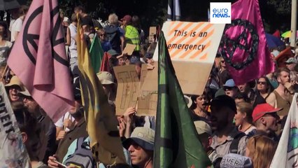 Thousands protest after Dutch government awards fossil fuel subsidies