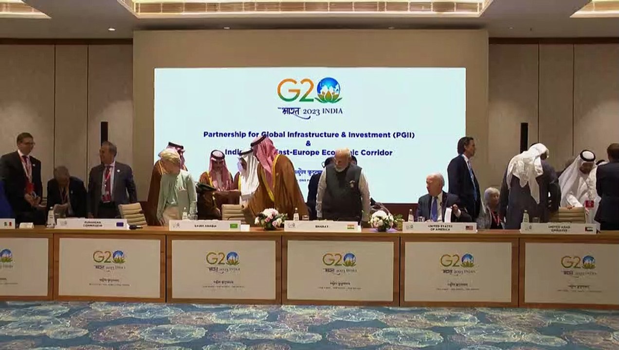 بايدن يُطلق مشروعاً ضخماً للسكك الحديد والموانئ...