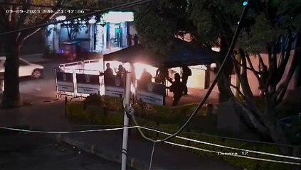 En video: encapuchados intentaron quemar un CAI en la localidad de Suba