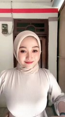 Cantik berhijab seksi