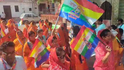 हर कोई रैली के श्लोगन को सुनता नजर आया