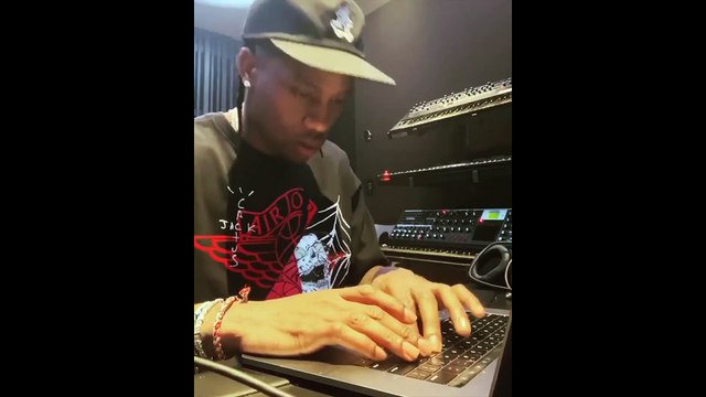 Ai Song Travis Ft Post Malone - Rockstar