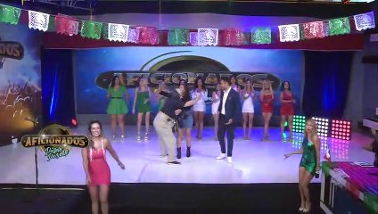 Emily se estrena como conductora en 'Aficionados'