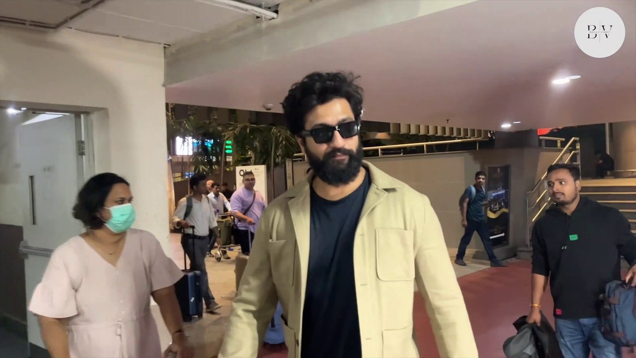 Vicky Kaushal's Mumbai Homecoming: Spotted at Airport Arrival ✈️