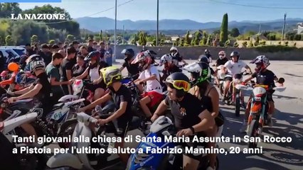 Muore nell'incidente: i funerali del giovane influencer dei motori
