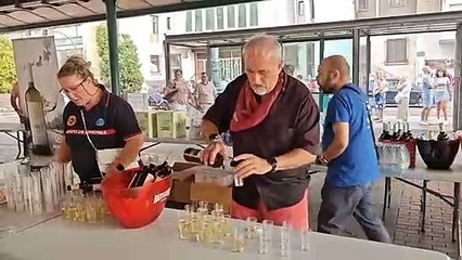 Degustación del postre y vino en las Fiestas de Valladolid