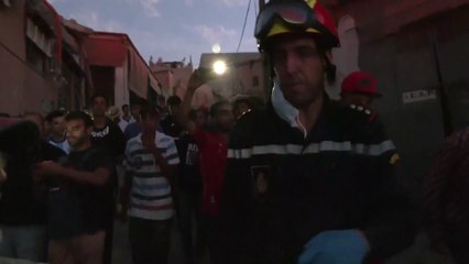 إنقاذ ناجٍ على قيد الحياة من تحت الأنقاض في أمزميز بإقليم الحوز