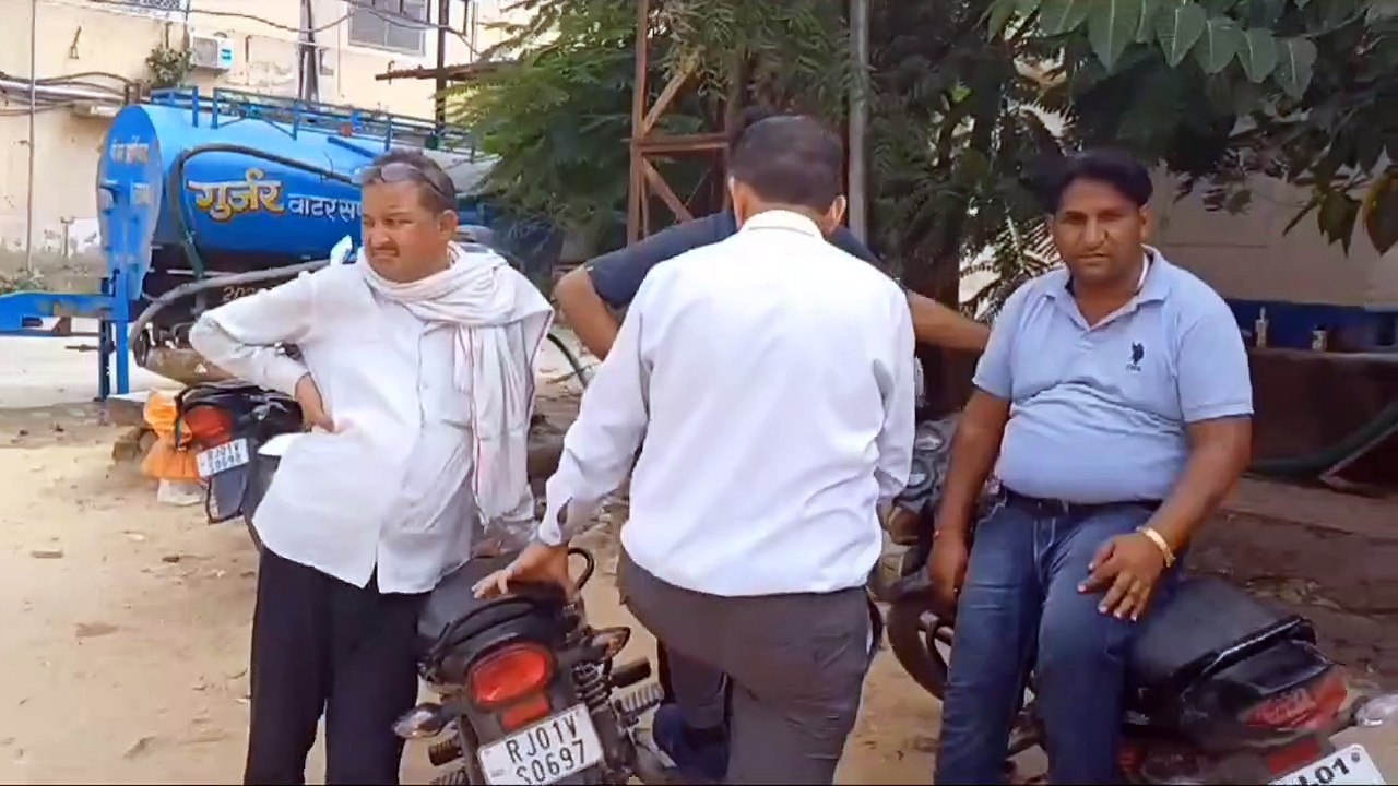 Vidio-पेपर फैक्ट्री में कन्वेयर बेल्ट से टैंक म...